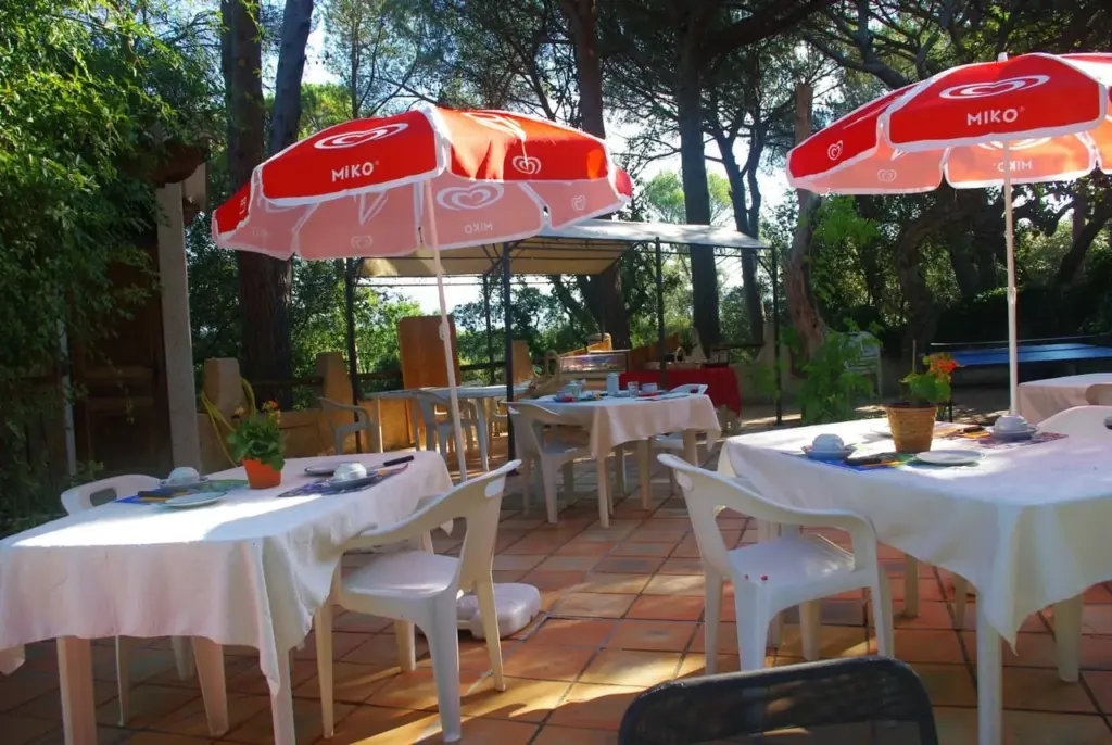 Au Bois Fleuri : terrasse du petit-déjeuner