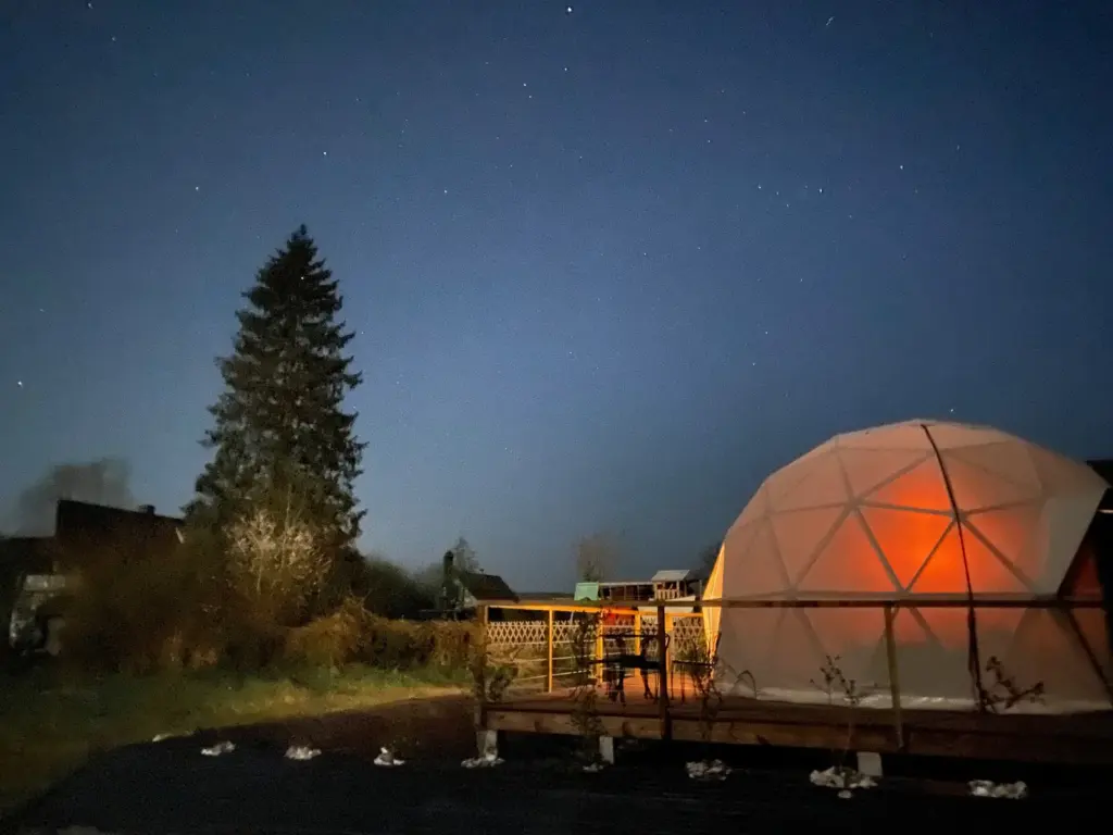 Bel'Étoile : dôme sous le ciel étoilé