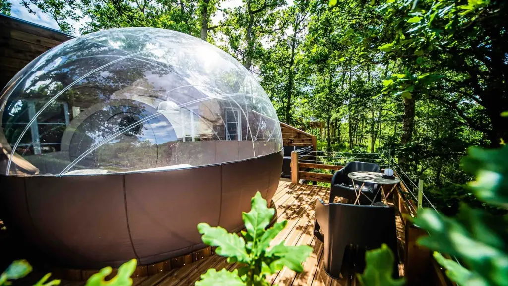 Bon Air Club : chambre bulle transparente de la Canopée
