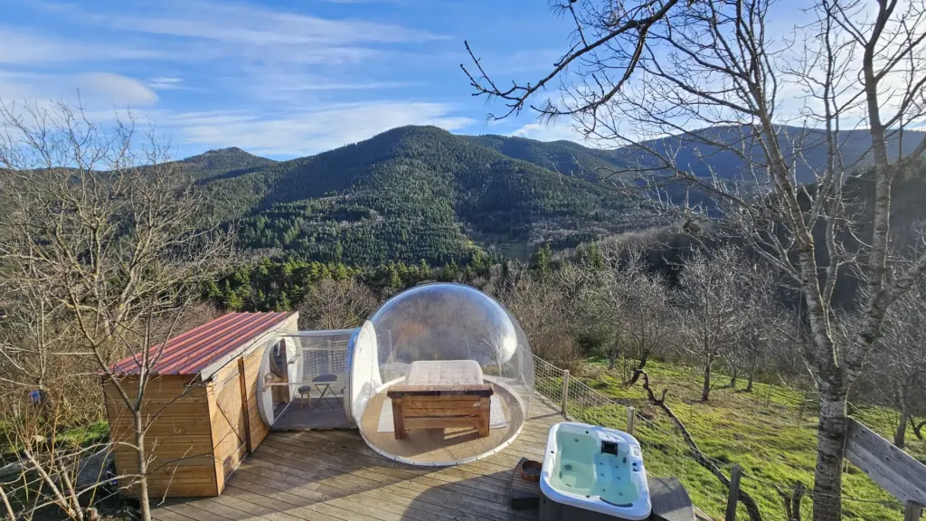 Bulle d'Ardèche : bulle et spa face aux montagnes ardéchoises