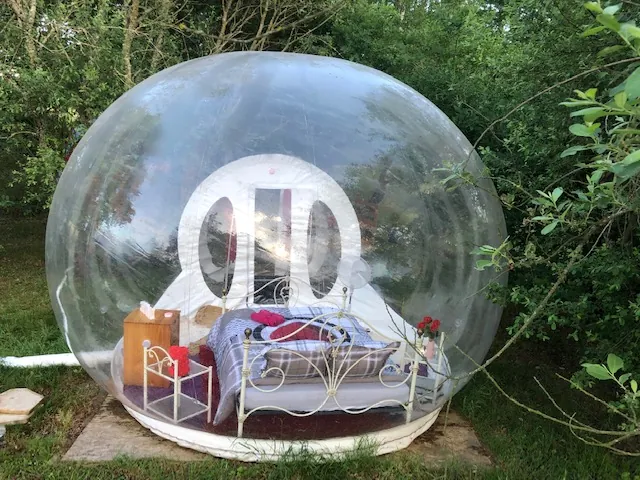 Bulle des 2 Arbres de la Sagesse : bulle et sa terrasse