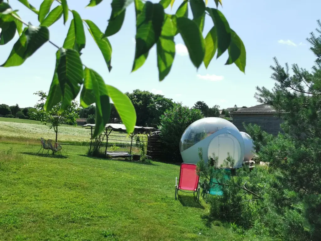 Bulle des Champs : bulle dans le pré de la ferme