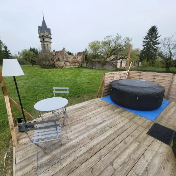 Bulle sous les étoiles : terrasse avec spa