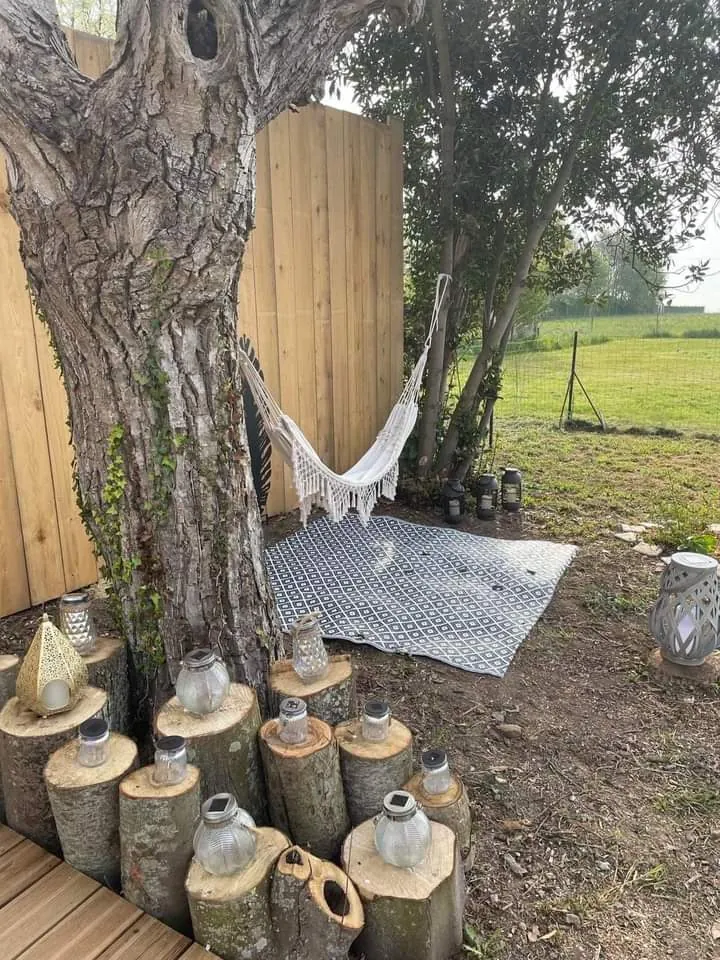 Bulle sur Rouvres : hamac sous l'arbre