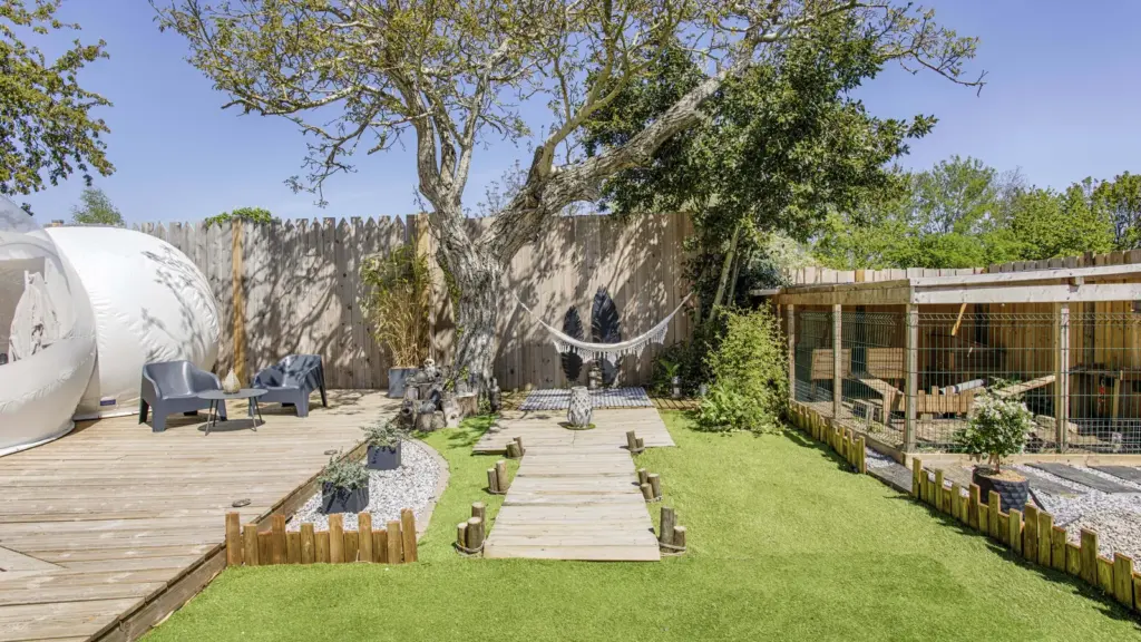Bulle sur Rouvres : jardin privatif de la bulle