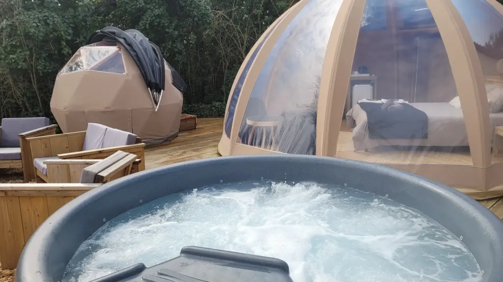 Buller D'tente : bulle transparente et son spa privatif
