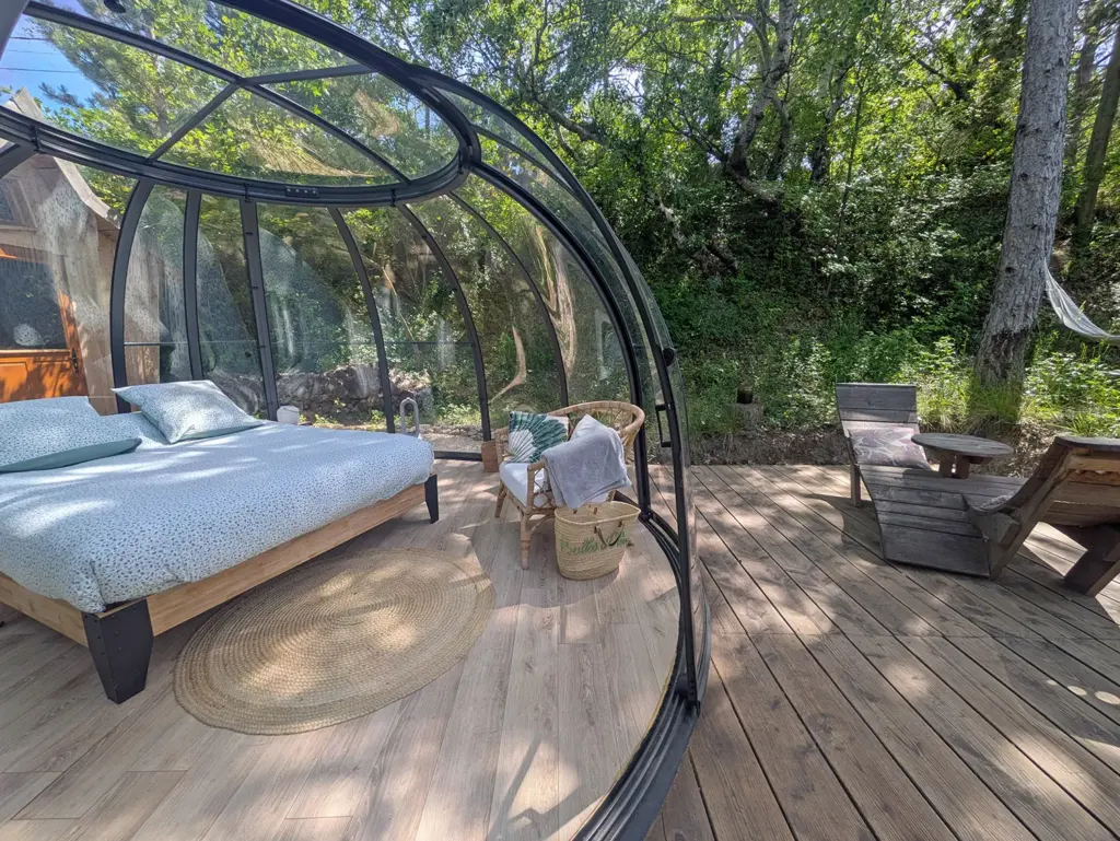 Bulles d'Olive : lit dans la bulle transparente