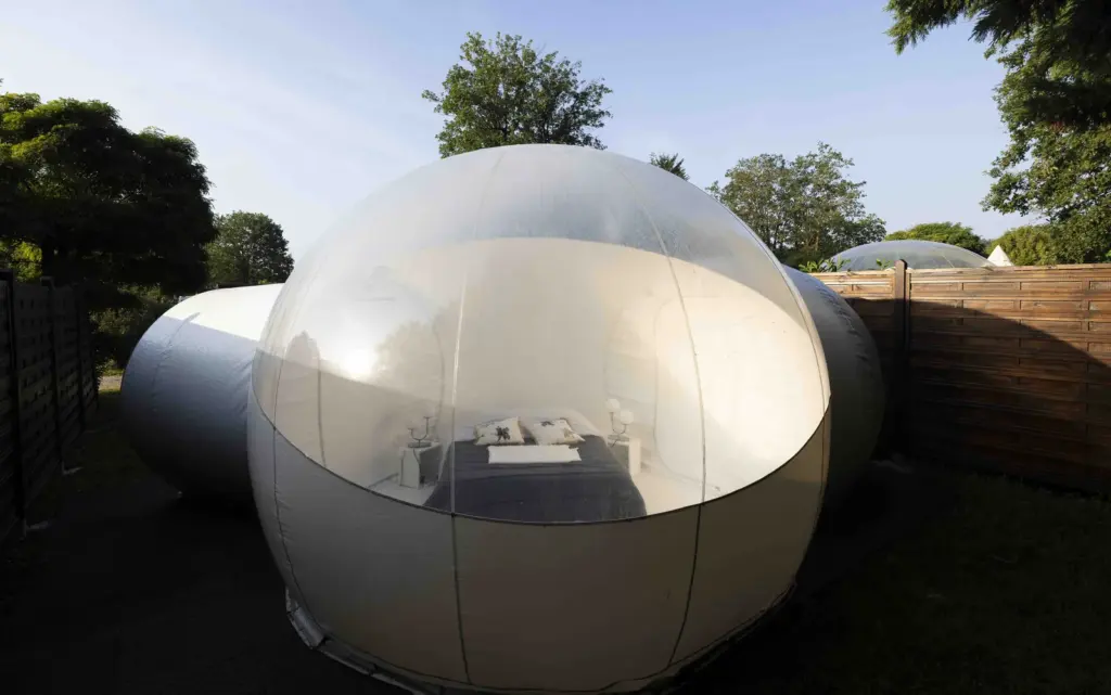 La Rivière Dorée : bulle dans un espace isolé par une haie