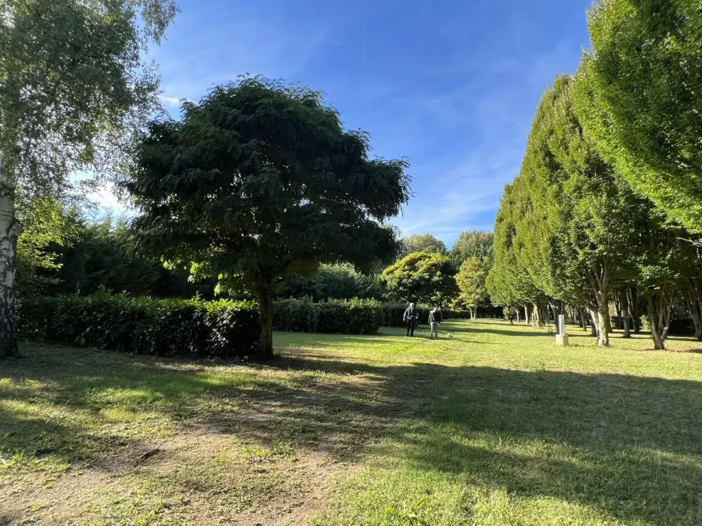 La Rivière Dorée : parc du camping