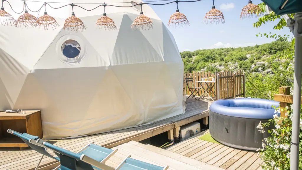 Le Petit Bois : dôme géodésique et son spa privatif
