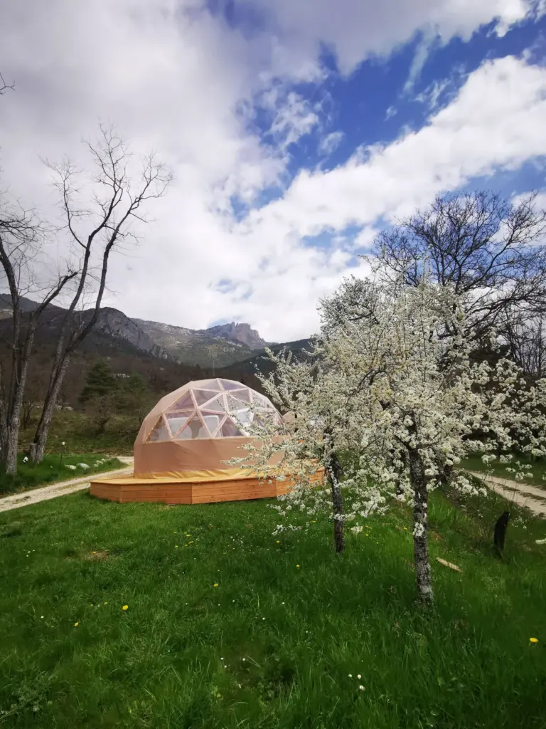 Chasteuil Verdon Provence : dôme au printemps
