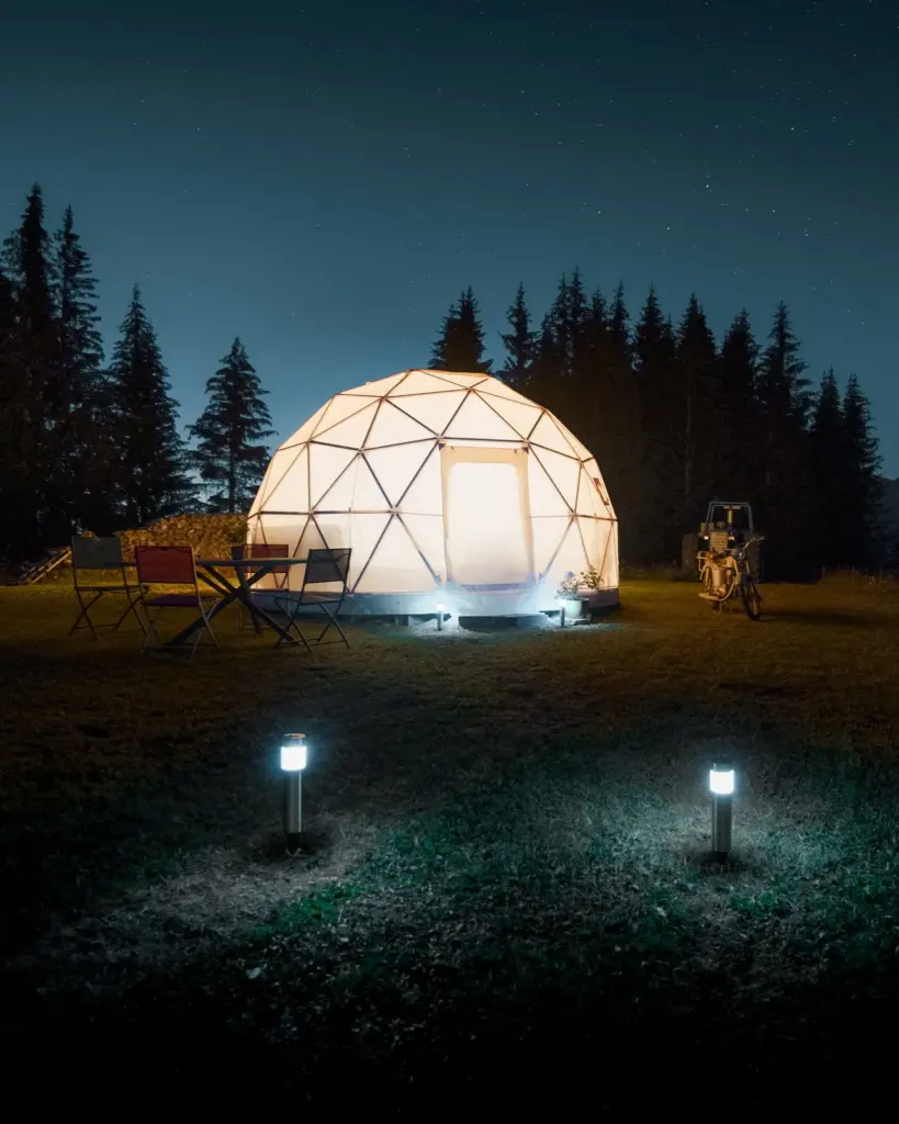 Chéry Dôme : dôme illuminé la nuit