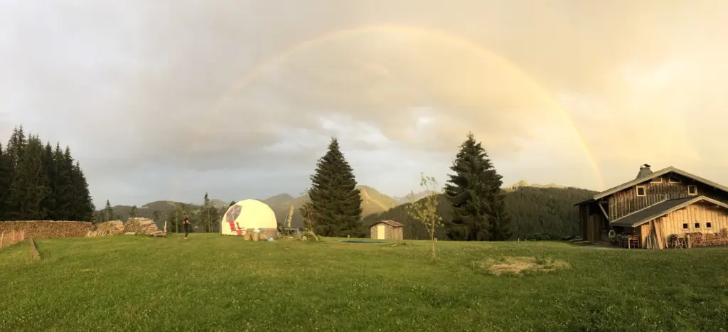 Chéry Dôme : arc-en-ciel sur le Mont Chéry