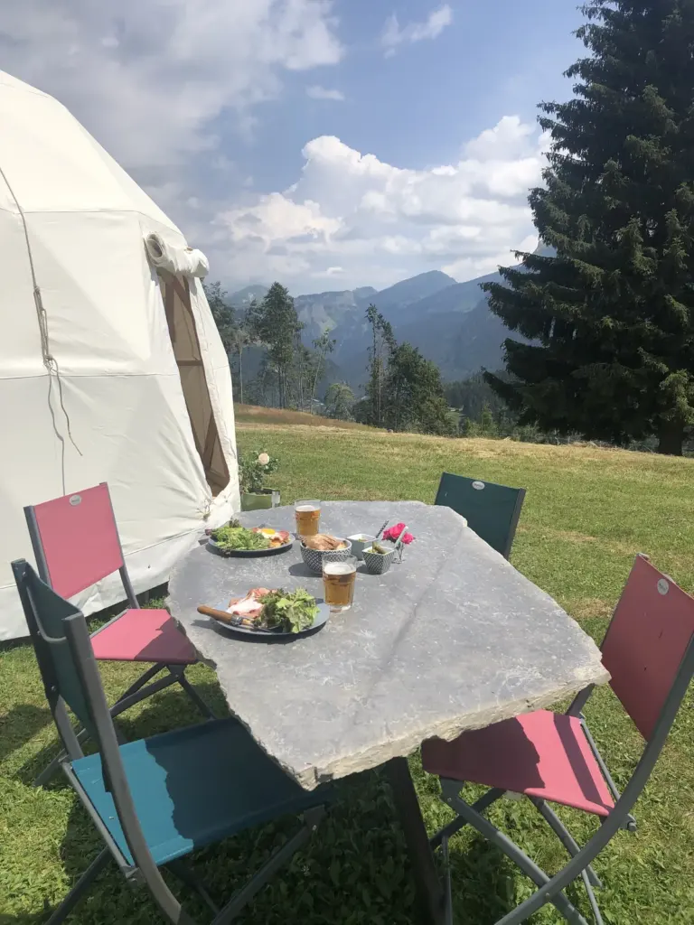 Chéry Dôme : petit-déjeuner en terrasse