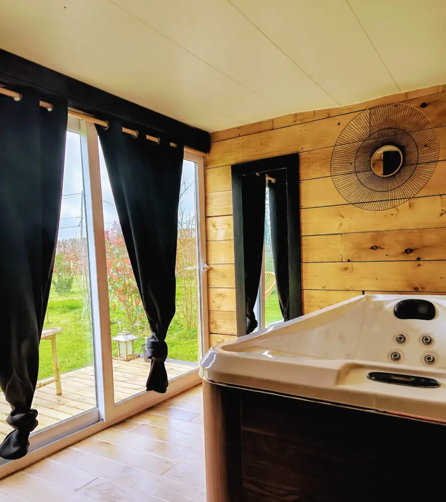 Chez Paoù : spa et baies vitrées