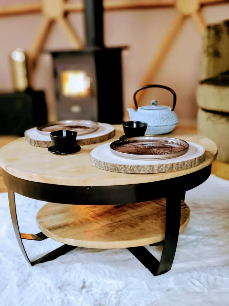 Chez Paoù : poêle à bois et coin salon