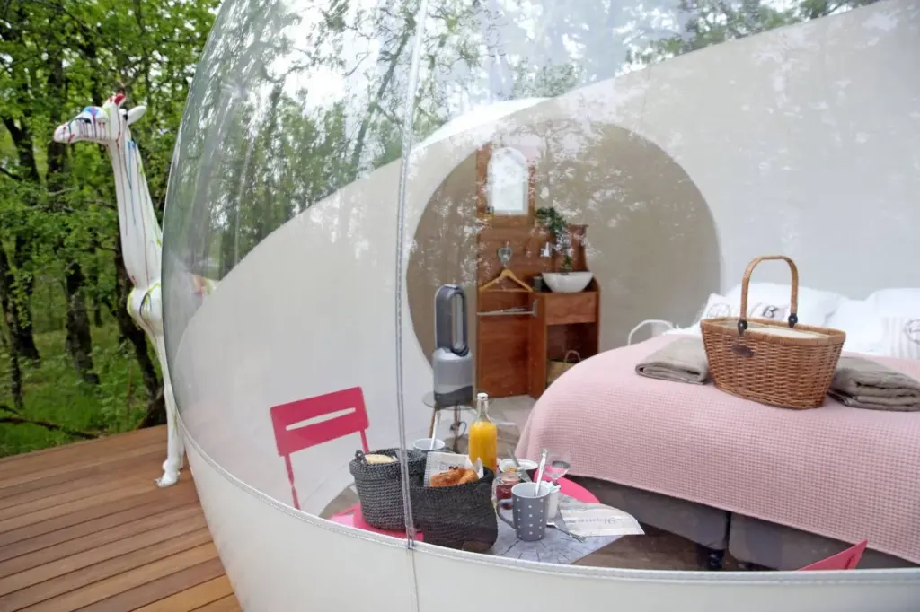 Cœur de Bull' : lit king size face à la forêt