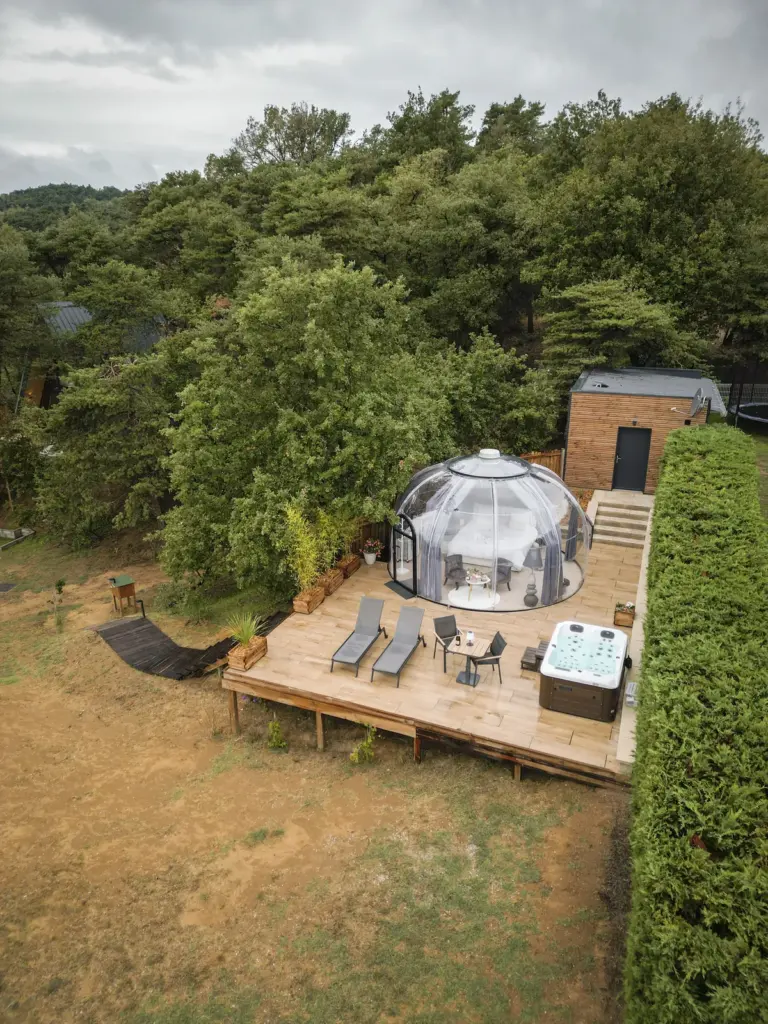 Bulle StelléA (CollinéA) : vue du ciel de la bulle et de sa terrasse
