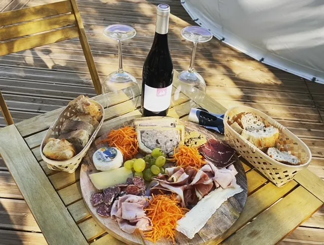 Domaine de Regardebon : planche de charcuteries et fromages