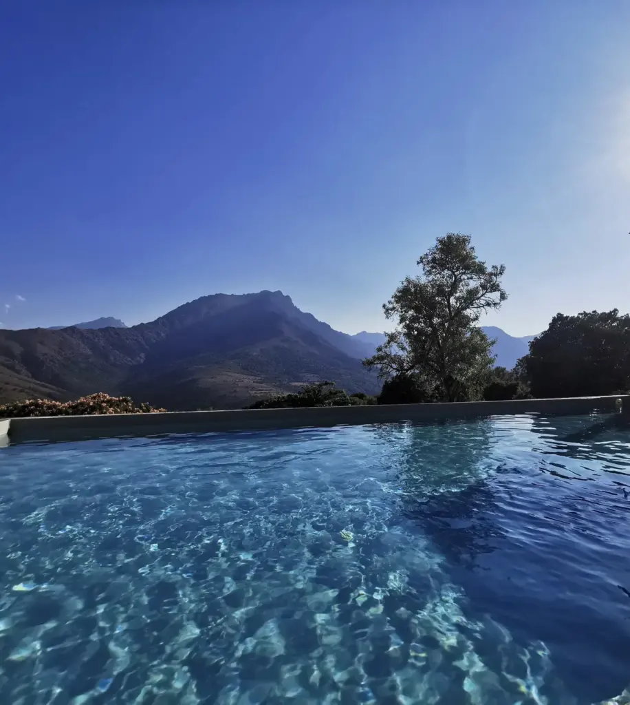 L'Aghja Vallica : piscine face aux montagnes
