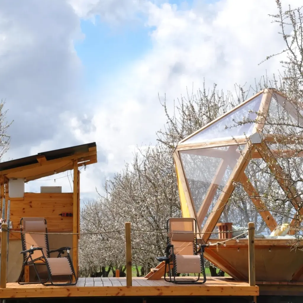 Les Grandes Marges : terrasse et kitchenette