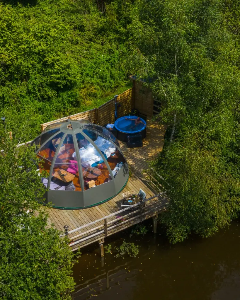 Domaine Rêves Étoilés : Bulle Spa et son bain nordique sur la terrasse