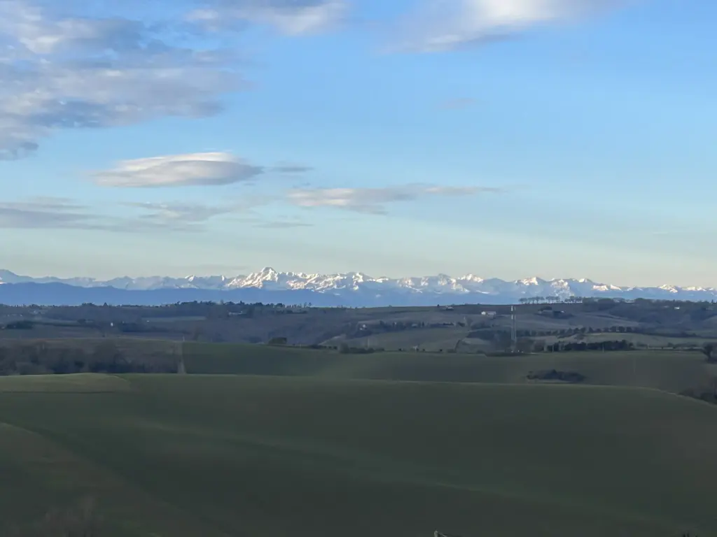 Dôme Lauragais : les Pyrénées à l'horizon