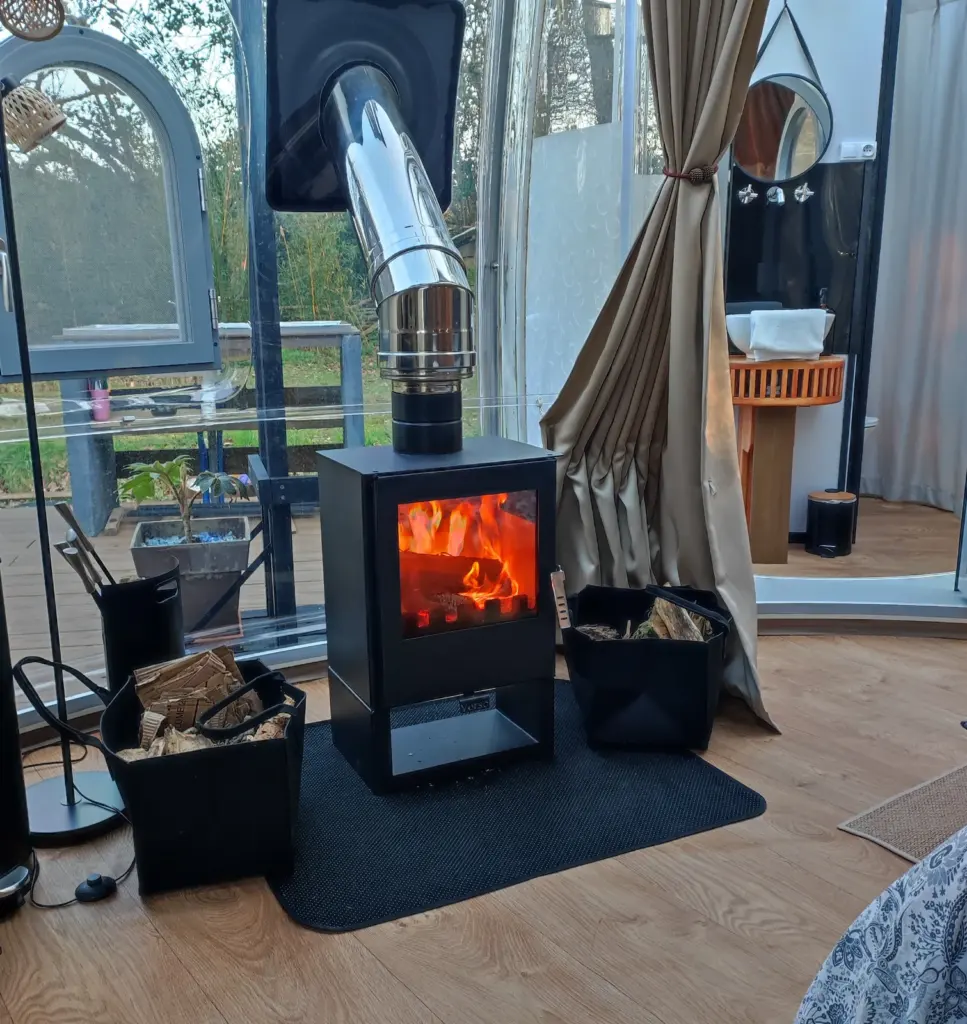 Gîtes du Vieux Tilleul : poêle à bois du dôme
