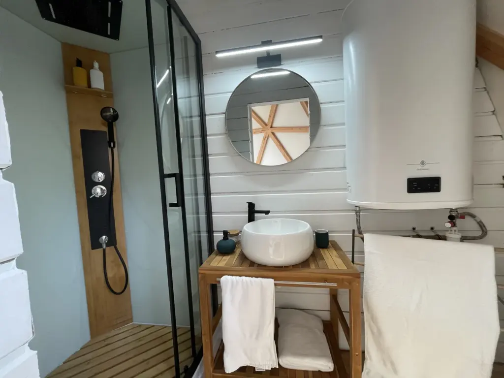 Gîtes Valban : salle de bain