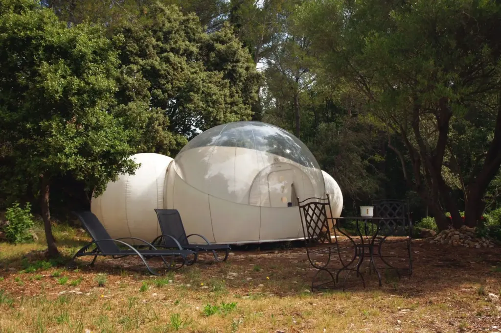 L'Auberge de la Tuilière : bulles dans la pinède
