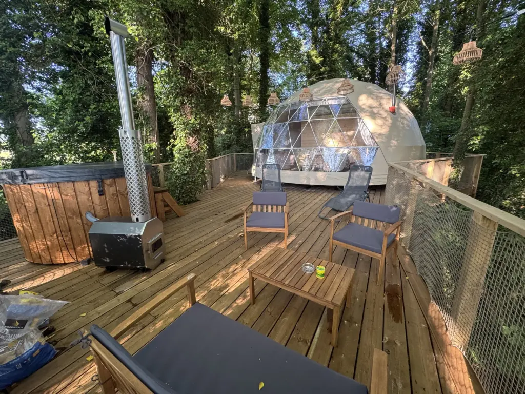 L'Île Merveilleuse : bain nordique et poêle sur la terrasse