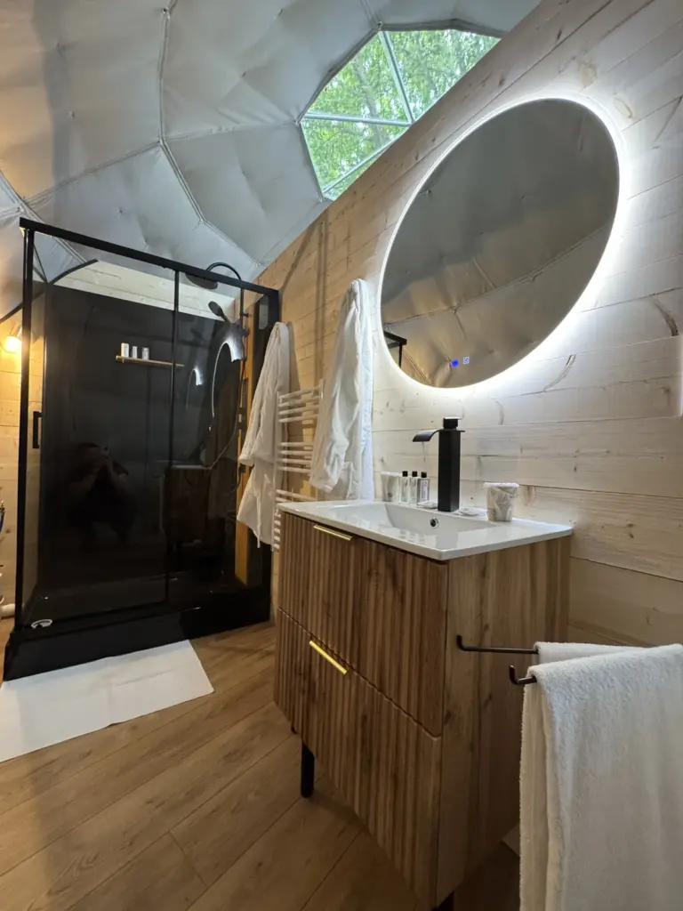 L'Île Merveilleuse : salle de bain du dôme