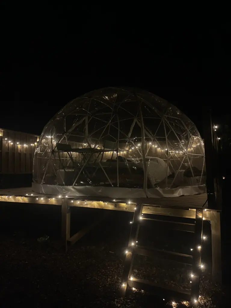 La Casa Mille et Une Nuits : dôme illuminé la nuit