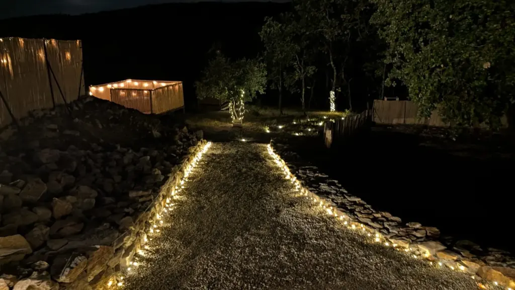 La Casa Mille et Une Nuits : chemin éclairé vers le dôme
