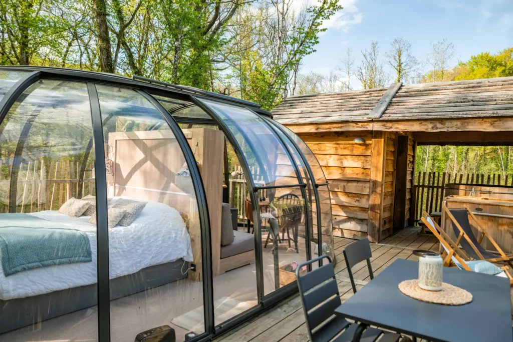 La Combe Rossignol : dôme transparent et sa chambre