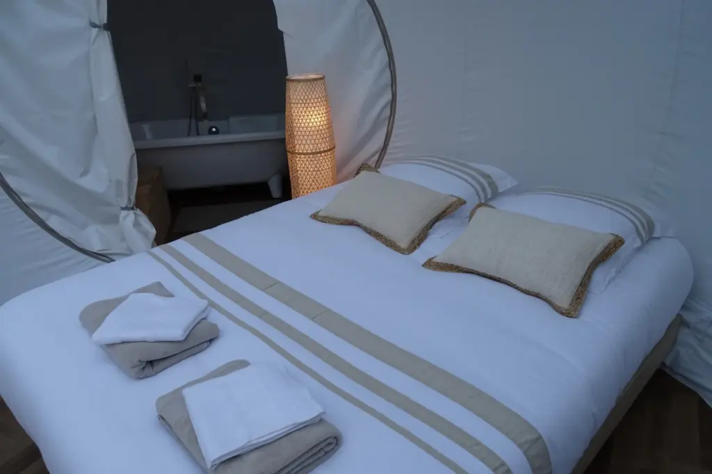 La Parenthèse Insolite : lit queen size de la bulle