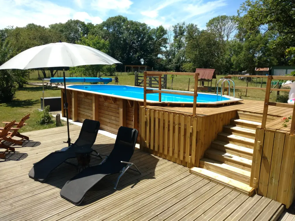 Le Corbier : piscine du domaine