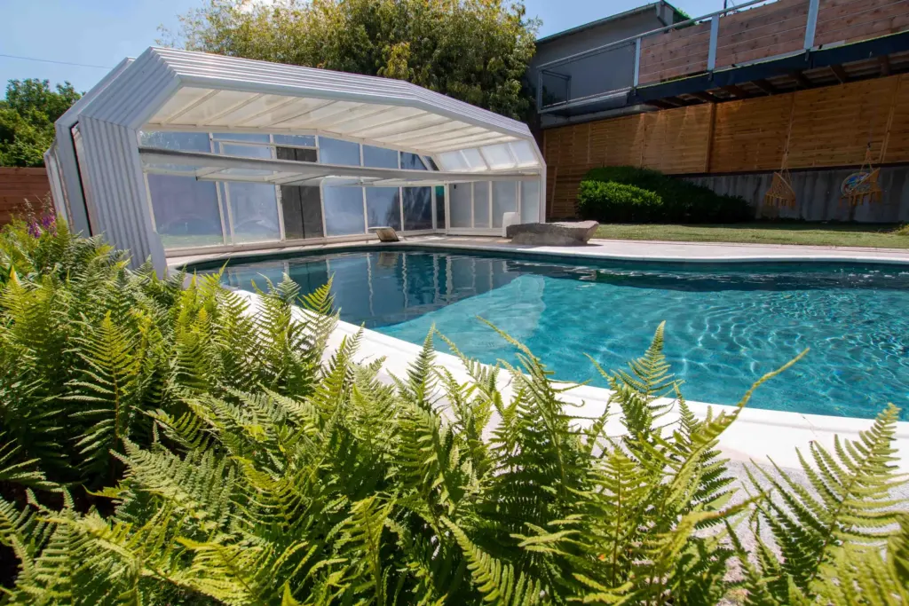 Le Dôme du Levant : piscine couverte du domaine