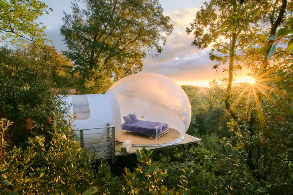 Le Mas du Bois Barbeau : bulle au coucher du soleil