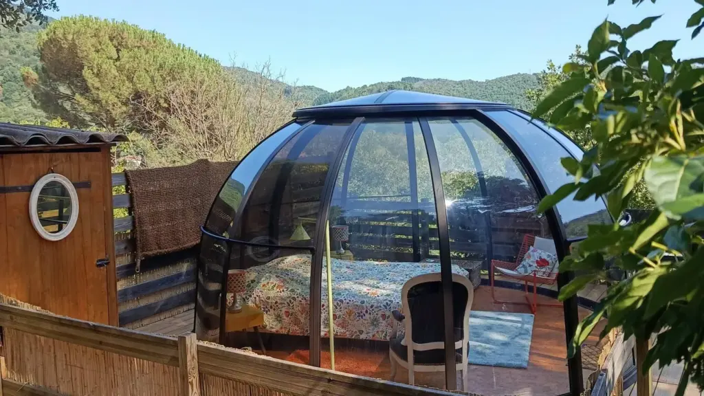 Le Mas du Pestrin : dôme transparent sur sa terrasse