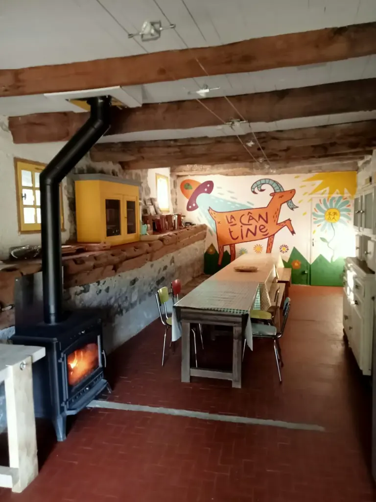 Le Mas du Pestrin : cuisine de la Cântine