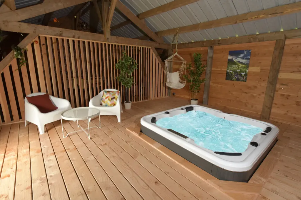 Le P'tit Monde du Morvan : spa privatisé dans la dépendance