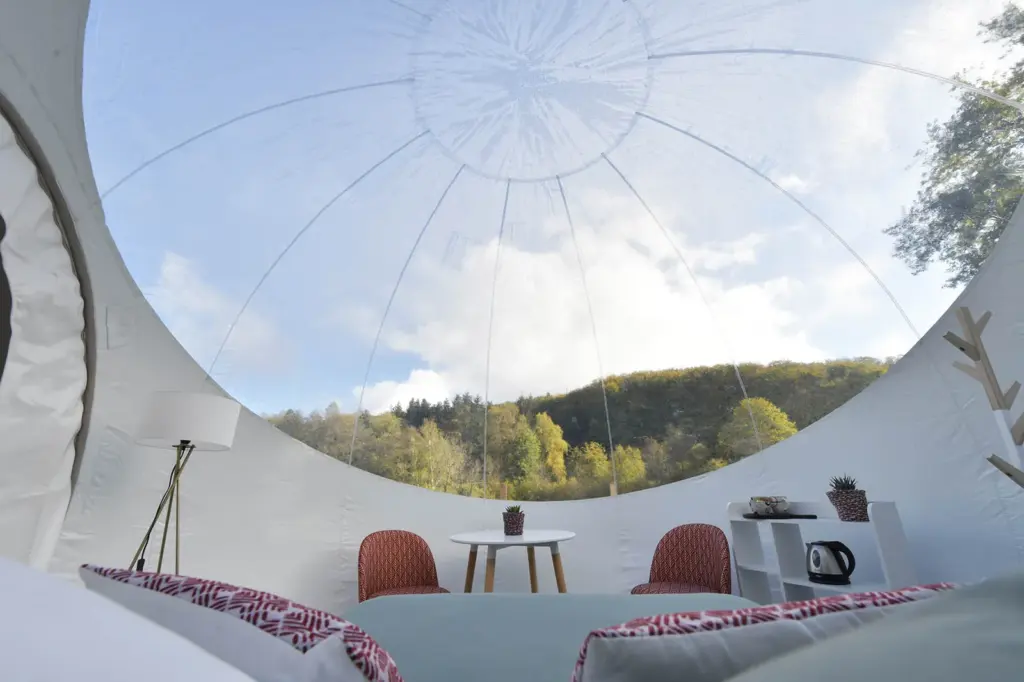 Le P'tit Monde du Morvan : vue sur le ciel depuis le lit