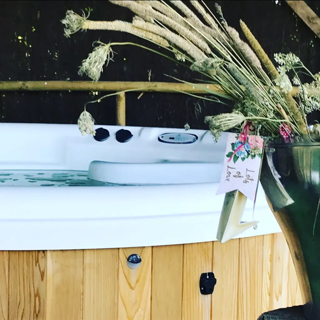 Les Aires en Scènes : spa décoré pour une soirée romantique
