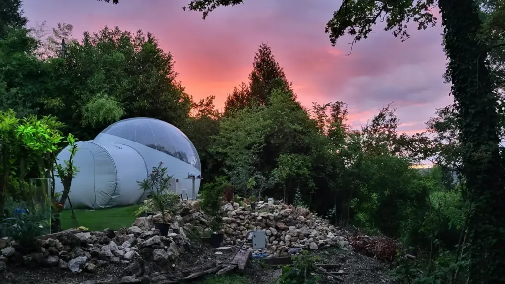 Les Bulles du Coq de Champagne : bulle au coucher du soleil sur les coteaux de la Marne
