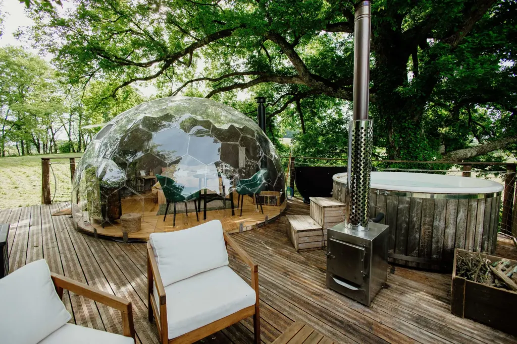 Les Bulles Perchées de Lartigue : terrasse du dôme et bain nordique