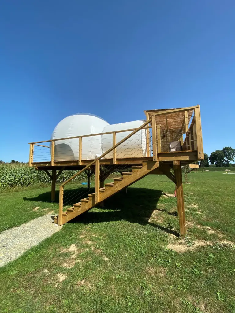 Les Insolites de Sophie : bulle et escalier de la terrasse