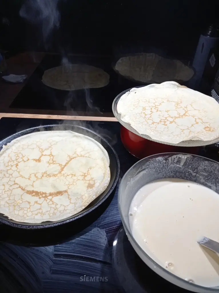 Les Insolites du Val André : crêpes maison du petit-déjeuner