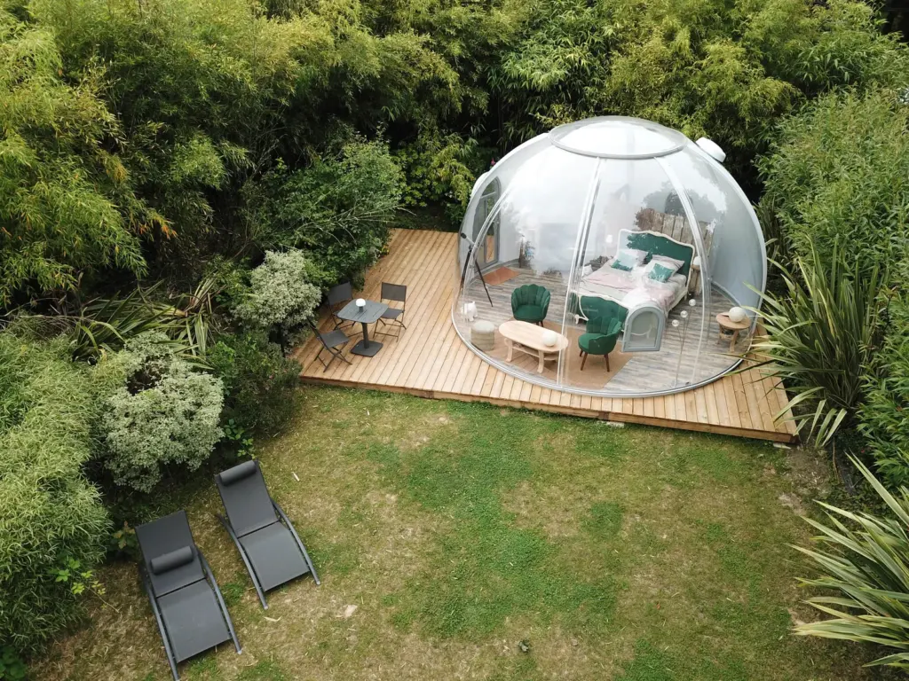 Manoir de l'Alleu : bulle et sa terrasse vues du ciel