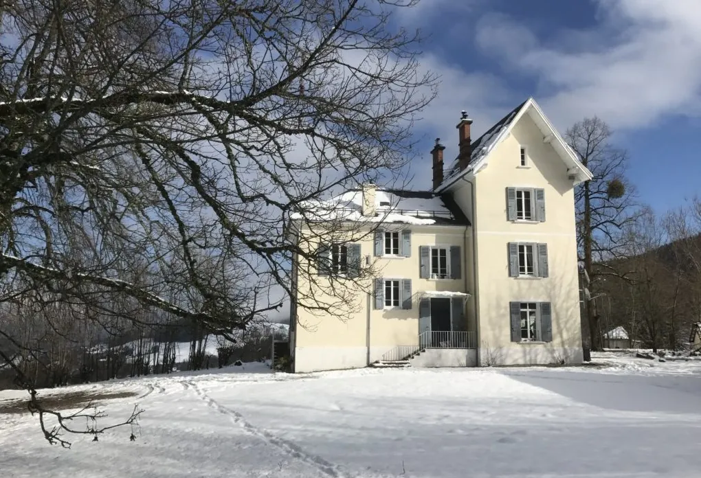 Monchâteau Étoilé : la maison du domaine sous la neige